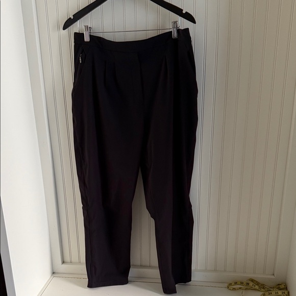 Lululemon Essential High-Rise Trouser Black - Picture 3 of 9